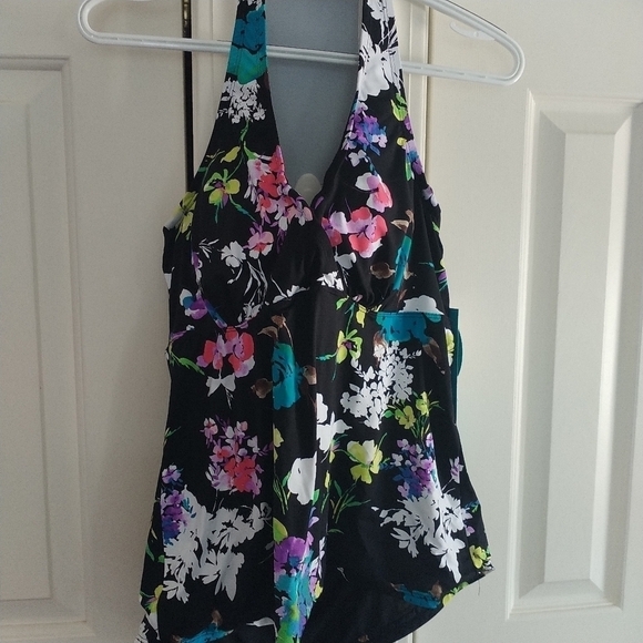 It Figures Halterkini Floral Swim Top Bust Builder 14 - Picture 12 of 15